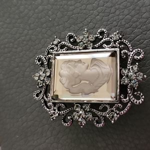 Smokey glass Cameo brooch (f19)